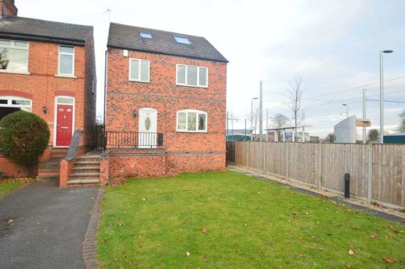 4 bedroom Detached f...